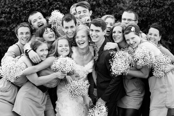 ゲストのみんなとハイチーズ♩結婚式でのユニークな『集合写真』の撮り方アイディア♡にて紹介している画像