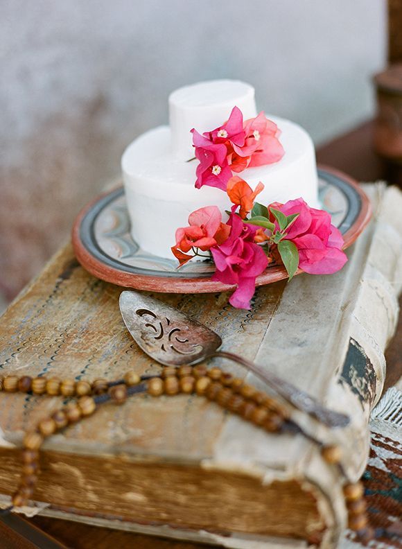Tropical Flowers: The Adorable Fuchsia Bougainvillea! 🌸にて紹介している画像
