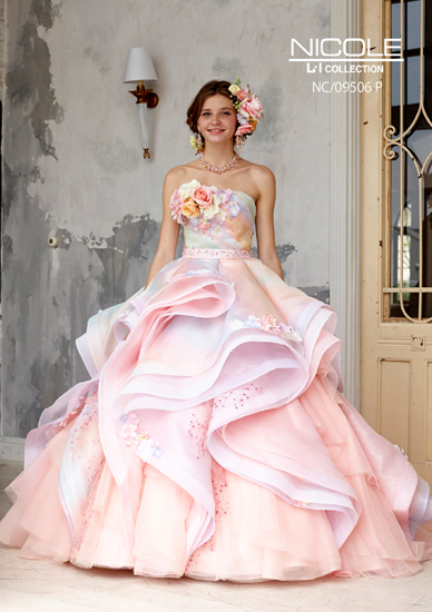 Rainbow Dresses: 5 Adorable Brands for Everyone's Dreamy Rainbow and Gradient Styles ♡にて紹介している画像