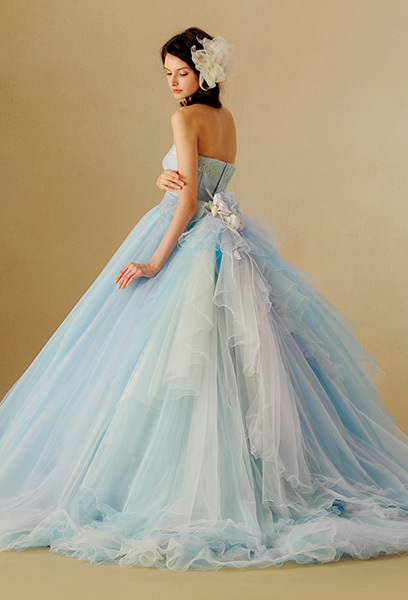 Rainbow Dresses: 5 Adorable Brands for Everyone's Dreamy Rainbow and Gradient Styles ♡にて紹介している画像