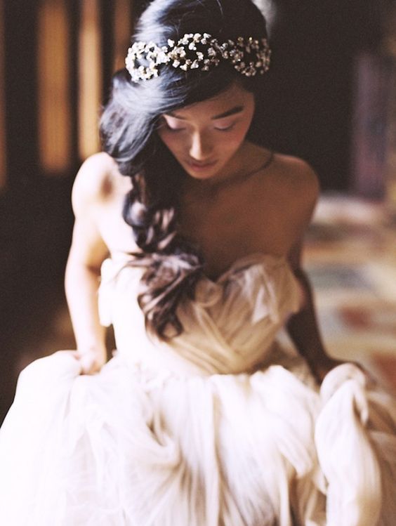 "How to Transform into a Disney Princess: A Complete Guide to Hair and Makeup for Your Eternal Dream"にて紹介している画像