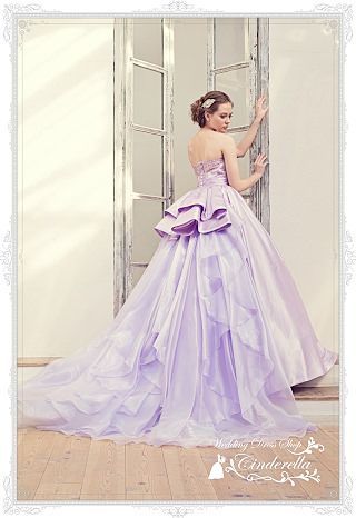 "Charming Elegance for Adults: A Colorful Dress Guide to Look Adorably Mature for Everyone"にて紹介している画像