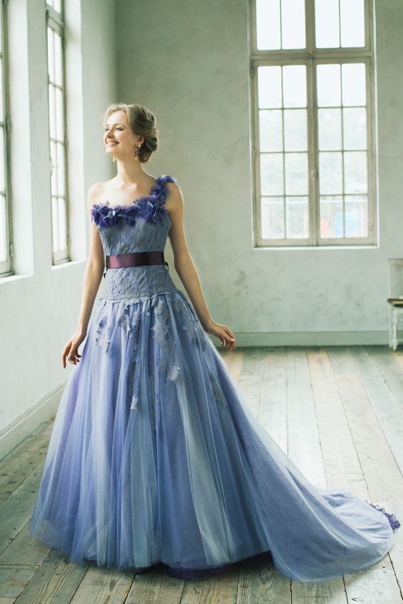 "Charming Elegance for Adults: A Colorful Dress Guide to Look Adorably Mature for Everyone"にて紹介している画像