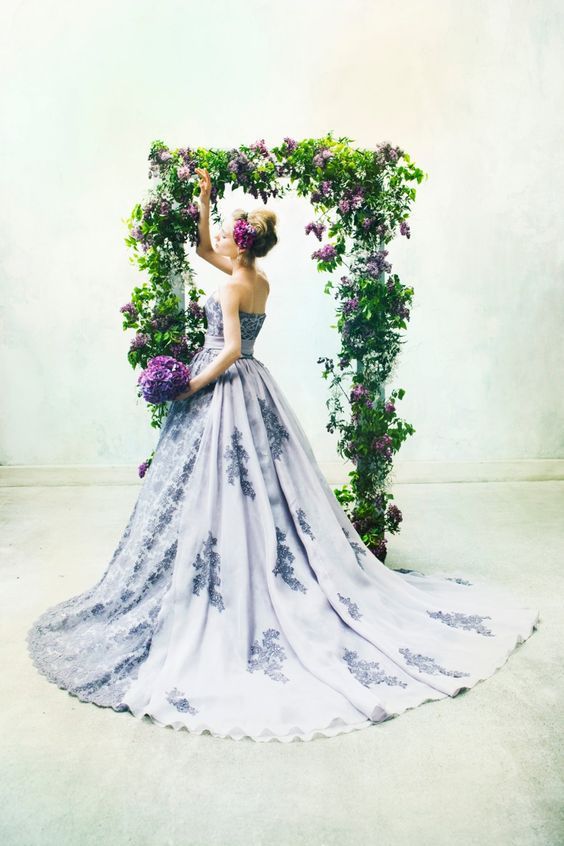 "Charming Elegance for Adults: A Colorful Dress Guide to Look Adorably Mature for Everyone"にて紹介している画像