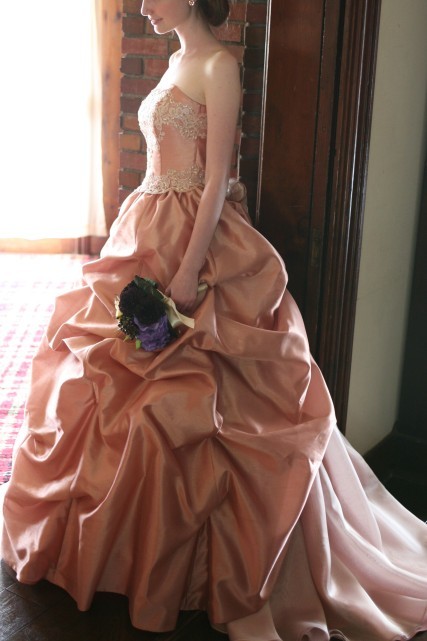 "Charming Elegance for Adults: A Colorful Dress Guide to Look Adorably Mature for Everyone"にて紹介している画像