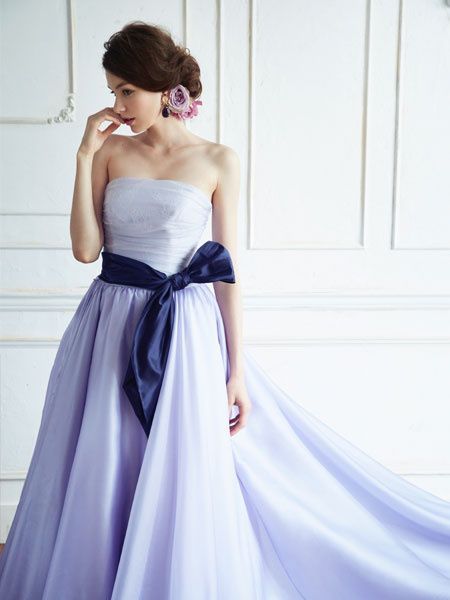 "Charming Elegance for Adults: A Colorful Dress Guide to Look Adorably Mature for Everyone"にて紹介している画像