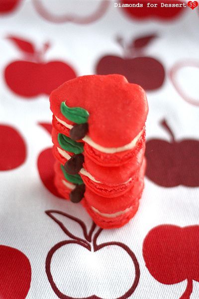 "Heartfelt Cutness: Adorable 'Decorated Macarons' Perfect for Petite Gifts!"にて紹介している画像