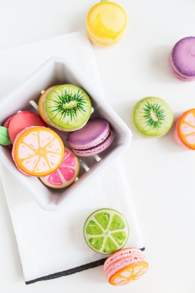 "Heartfelt Cutness: Adorable 'Decorated Macarons' Perfect for Petite Gifts!"にて紹介している画像