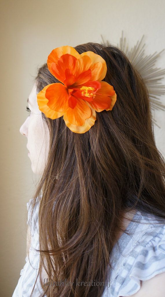 ハイビスカスを髪飾りに♡ハワイで挙式する花嫁さんにぴったりなアイテムです♡にて紹介している画像