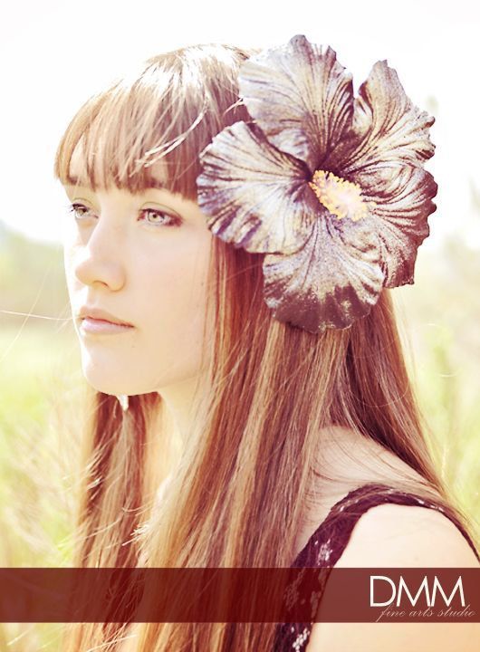 ハイビスカスを髪飾りに♡ハワイで挙式する花嫁さんにぴったりなアイテムです♡にて紹介している画像