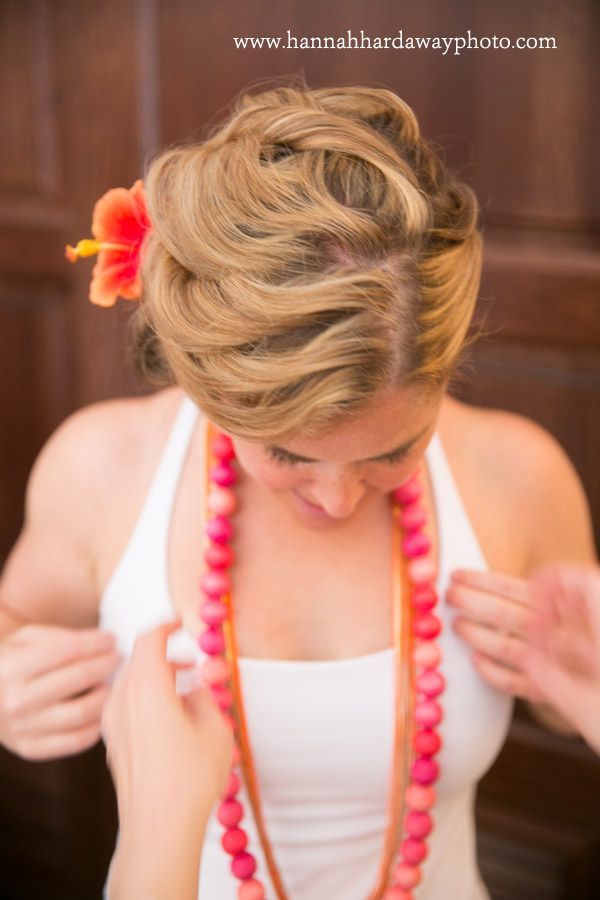 ハイビスカスを髪飾りに♡ハワイで挙式する花嫁さんにぴったりなアイテムです♡にて紹介している画像