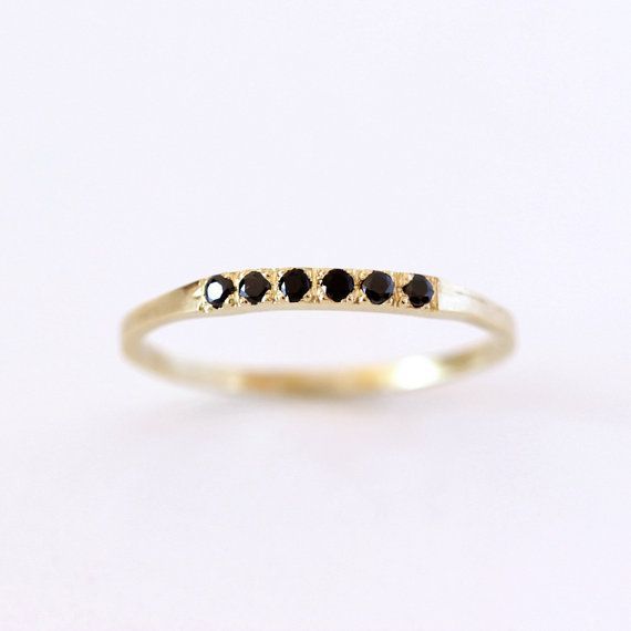 豪華で官能的な輝き♡ブラックダイヤで唯一無二の美しさを手に入れましょうにて紹介している画像