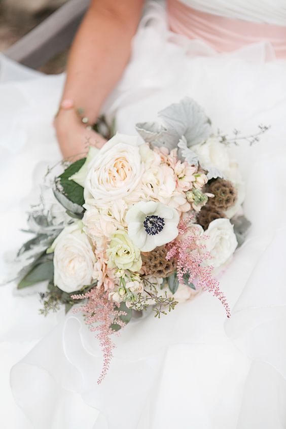 "Creating a Spring-colored Wedding with Spring Flowers: A Collection of the Most Beautiful Blooms of the Season♡"にて紹介している画像