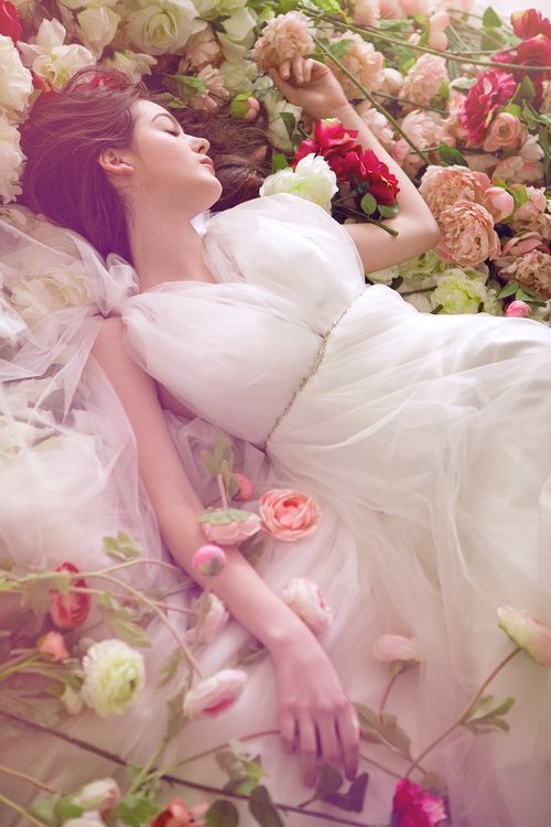 How to Capture Wedding Photos That Transform You into Your Dream Disney Princess ♡にて紹介している画像
