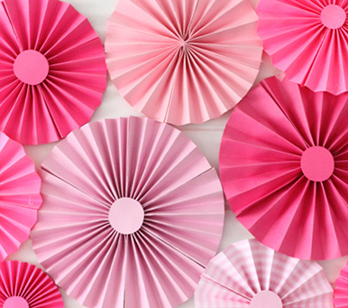 "I Want to Make Lots! 9 Essential Paper Fan Designs for a Stylish Overseas-Inspired Wedding ♡"にて紹介している画像