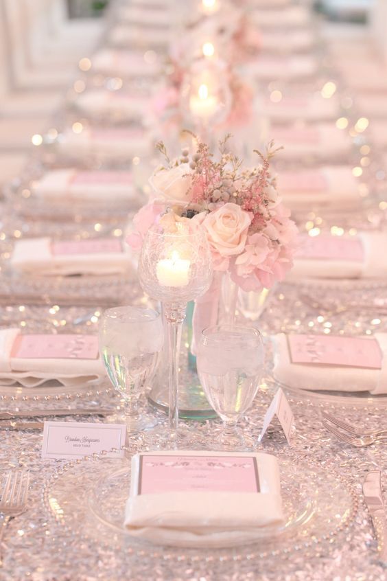 10 Stylish Guest Table Decor Ideas Found on Instagram ♡にて紹介している画像