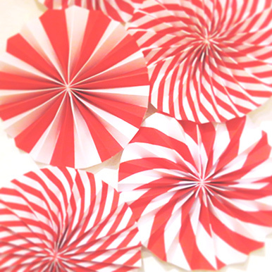 "I Want to Make Lots! 9 Essential Paper Fan Designs for a Stylish Overseas-Inspired Wedding ♡"にて紹介している画像