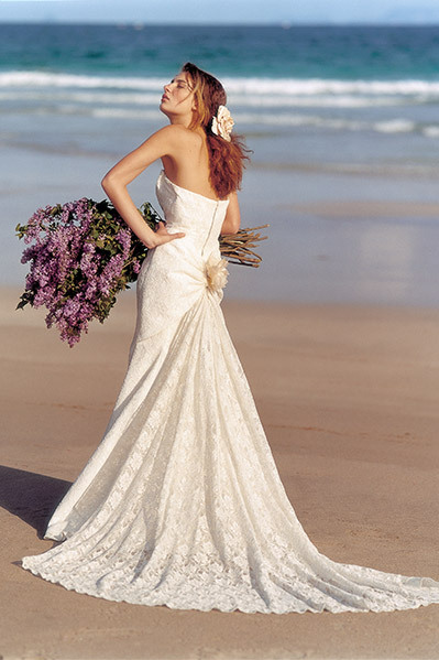 "Four Dress Shops Where You Can Request Your One-of-a-Kind Custom-Made Dress ♡"にて紹介している画像