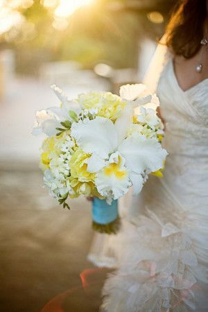 What's Your Birth Month Flower? A Collection of Bouquets Inspired by Birth Flowers by Month ♡にて紹介している画像