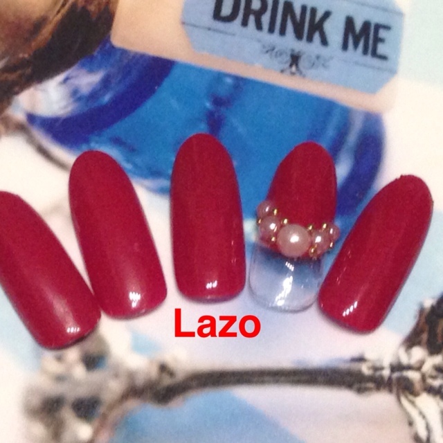 Attention Brides! Adorable Nail Collection Adorned with Pearlsにて紹介している画像