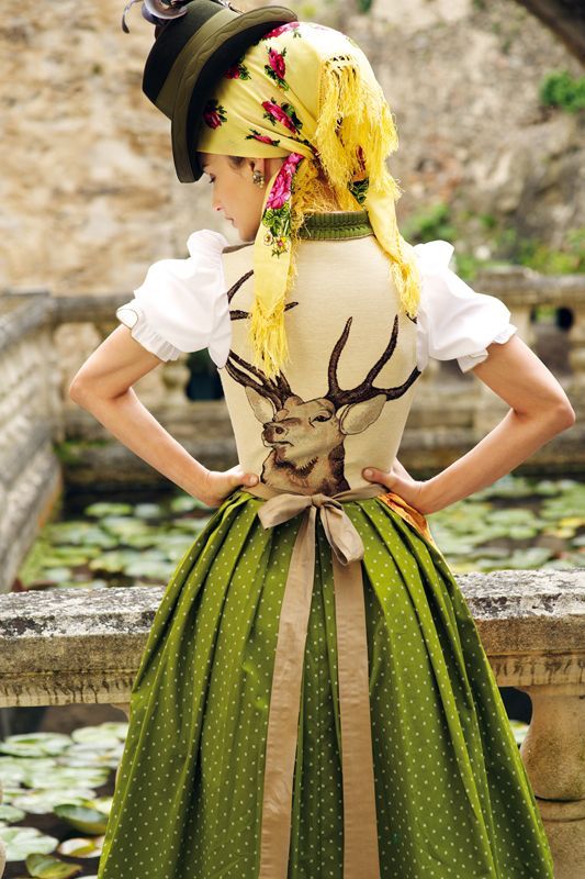 Bridal Beauties Around the World: The Adorable "Dirndl" Traditional Costume in German Weddings ♡にて紹介している画像