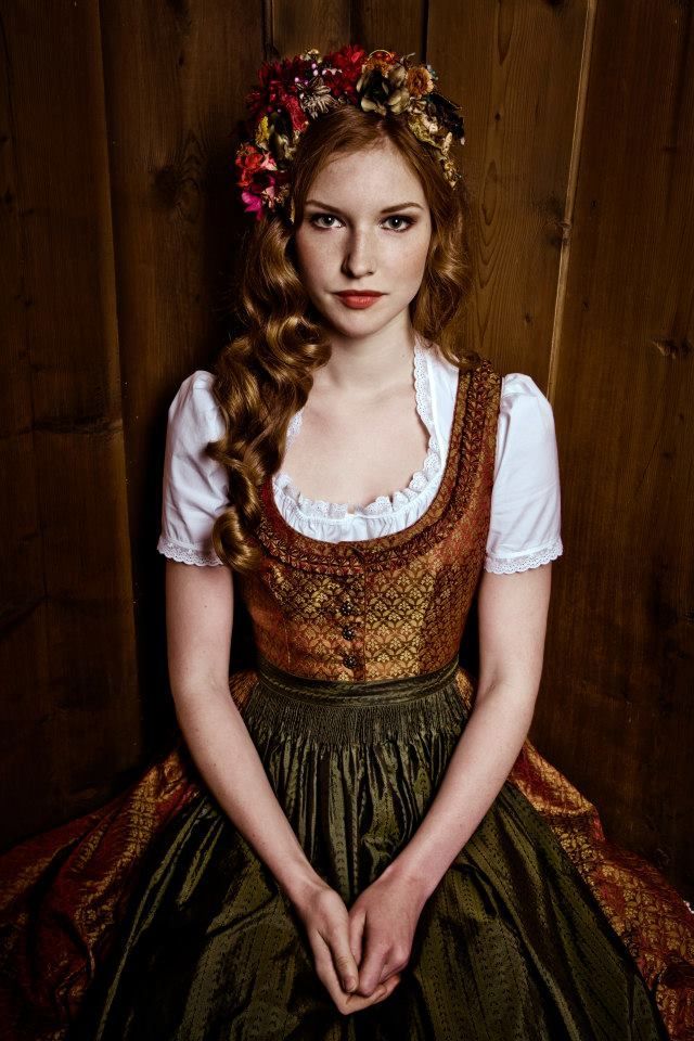 Bridal Beauties Around the World: The Adorable "Dirndl" Traditional Costume in German Weddings ♡にて紹介している画像