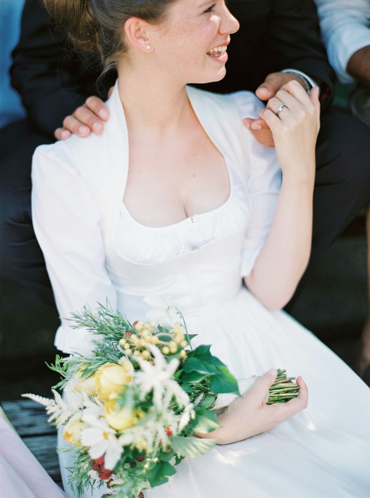 Bridal Beauties Around the World: The Adorable "Dirndl" Traditional Costume in German Weddings ♡にて紹介している画像