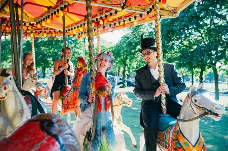 Riding the Merry-Go-Round of Happiness: The Most Romantic Wedding Photos ♡にて紹介している画像