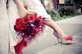 "Have You Heard of the Popular 'Color Pannier' Among Overseas Brides? A Cute Peek from Under the Dress! ♡"にて紹介している画像