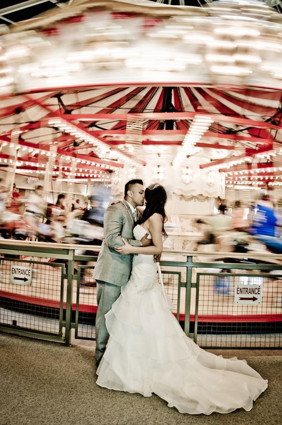 Riding the Merry-Go-Round of Happiness: The Most Romantic Wedding Photos ♡にて紹介している画像