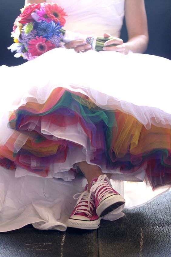 "Have You Heard of the Popular 'Color Pannier' Among Overseas Brides? A Cute Peek from Under the Dress! ♡"にて紹介している画像