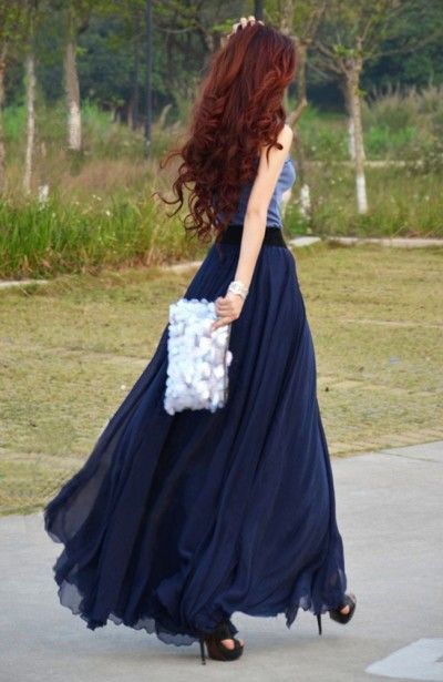 "Chic and Cute Invitation Dresses: A Collection of Navy-Colored Dresses!"にて紹介している画像