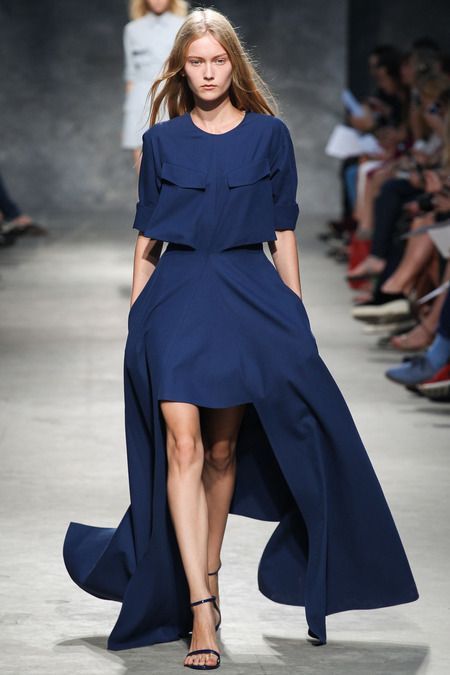 "Chic and Cute Invitation Dresses: A Collection of Navy-Colored Dresses!"にて紹介している画像