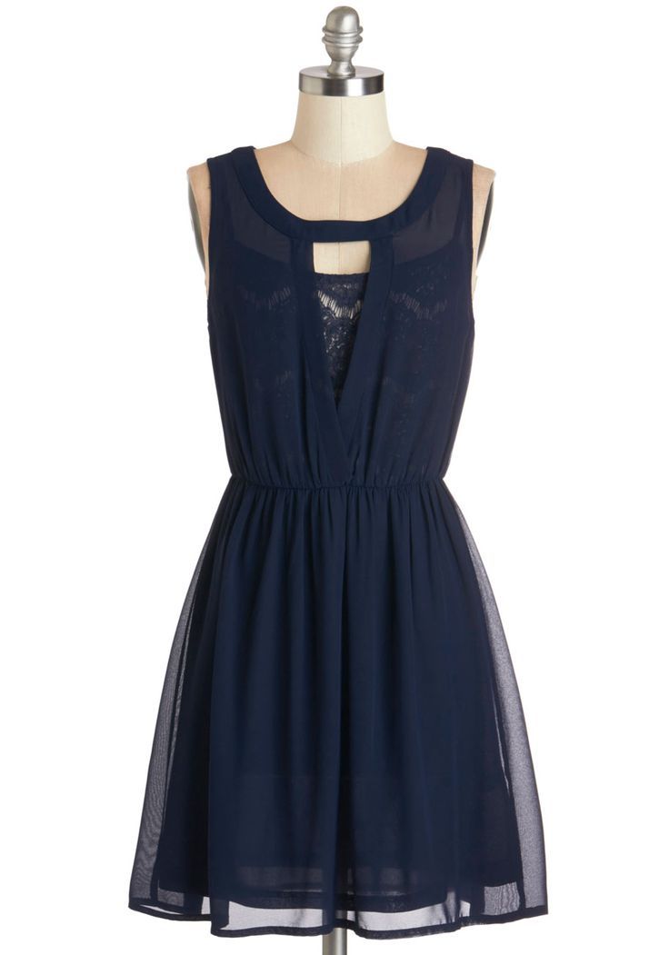 "Chic and Cute Invitation Dresses: A Collection of Navy-Colored Dresses!"にて紹介している画像