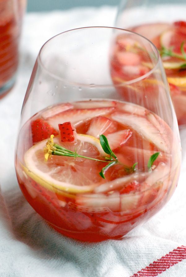Cute and Adorable: Delightful Strawberry Drinks for a Charming Welcome!にて紹介している画像