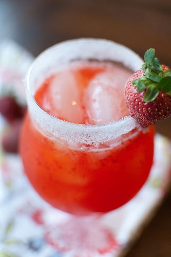 Cute and Adorable: Delightful Strawberry Drinks for a Charming Welcome!にて紹介している画像