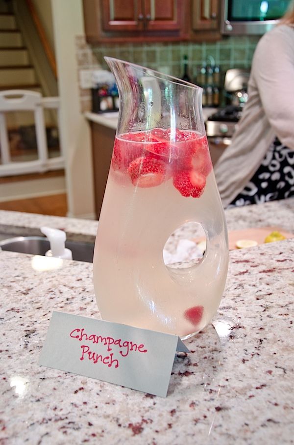 Cute and Adorable: Delightful Strawberry Drinks for a Charming Welcome!にて紹介している画像