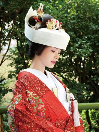 何色の着物にしようかな♡和装ウェディングで着たい〔色別〕色打掛カタログ＊にて紹介している画像