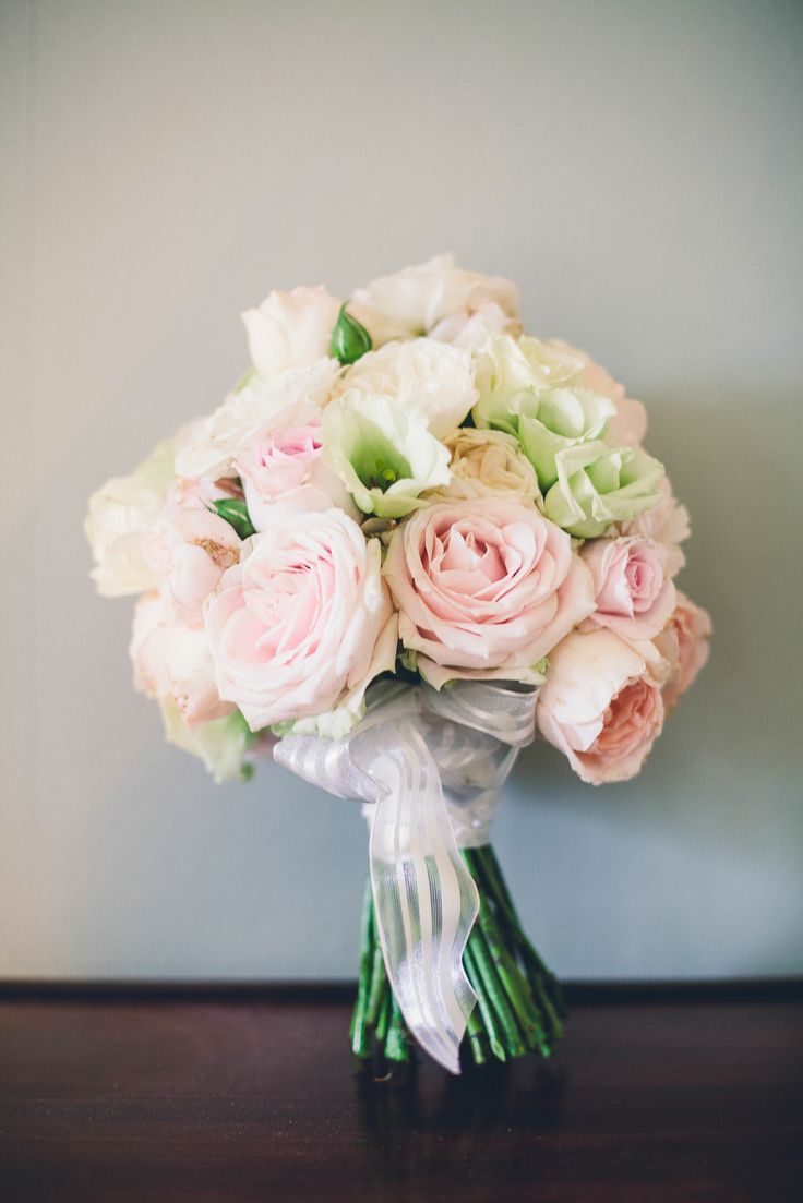 Charm of Old Roses: The Cutest English Rose Bouquet Ever!にて紹介している画像