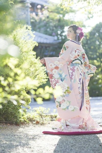 何色の着物にしようかな♡和装ウェディングで着たい〔色別〕色打掛カタログ＊にて紹介している画像