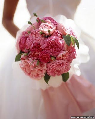 Charm of Old Roses: The Cutest English Rose Bouquet Ever!にて紹介している画像