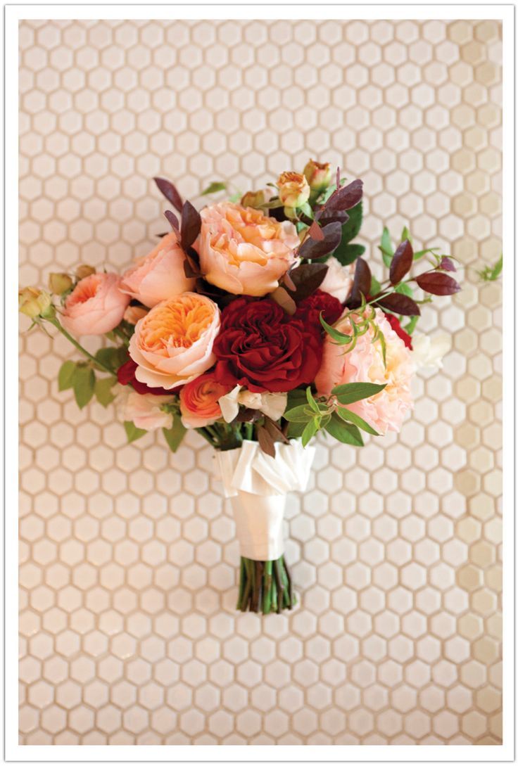 Charm of Old Roses: The Cutest English Rose Bouquet Ever!にて紹介している画像