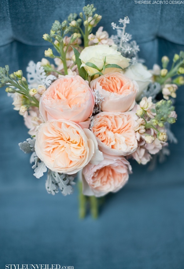 Charm of Old Roses: The Cutest English Rose Bouquet Ever!にて紹介している画像