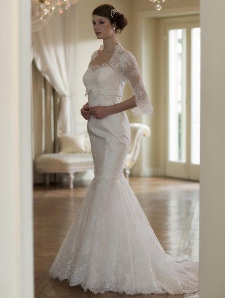 The Bride's Dream Brand: Top 7 Wedding Dresses by Yumi Katsura (Back View) to Choose From!にて紹介している画像