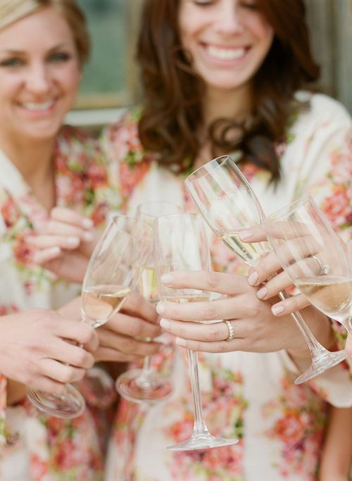 "I Want to Look Cute Even During Preparation Time! Matching Robes for All the Bridesmaids ♡"にて紹介している画像