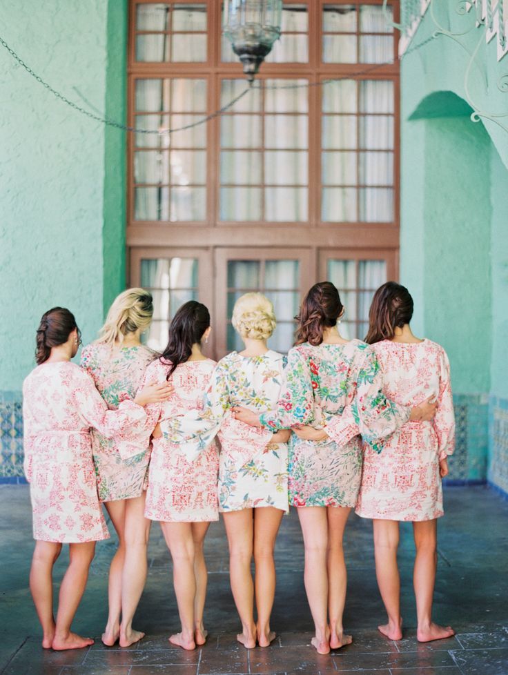 "I Want to Look Cute Even During Preparation Time! Matching Robes for All the Bridesmaids ♡"にて紹介している画像