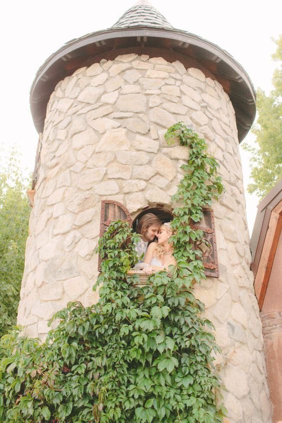 How to Capture Wedding Photos That Transform You into Your Dream Disney Princess ♡にて紹介している画像