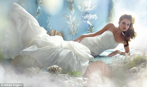 How to Capture Wedding Photos That Transform You into Your Dream Disney Princess ♡にて紹介している画像