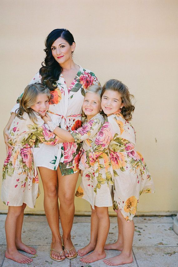 "I Want to Look Cute Even During Preparation Time! Matching Robes for All the Bridesmaids ♡"にて紹介している画像