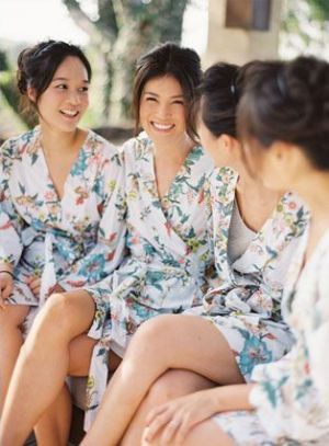 "I Want to Look Cute Even During Preparation Time! Matching Robes for All the Bridesmaids ♡"にて紹介している画像